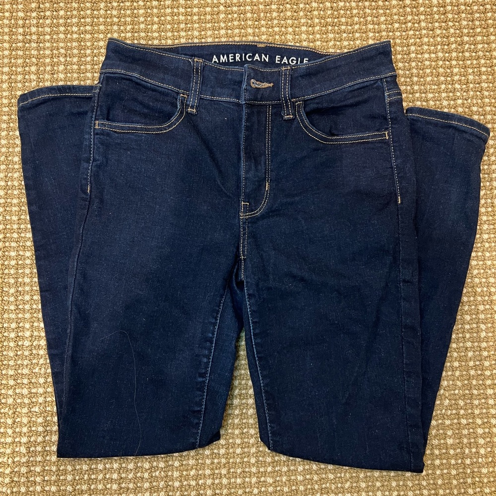 AMERICAN EAGLE Size 2 Short Hi-Rise Dark Wash Jeggings